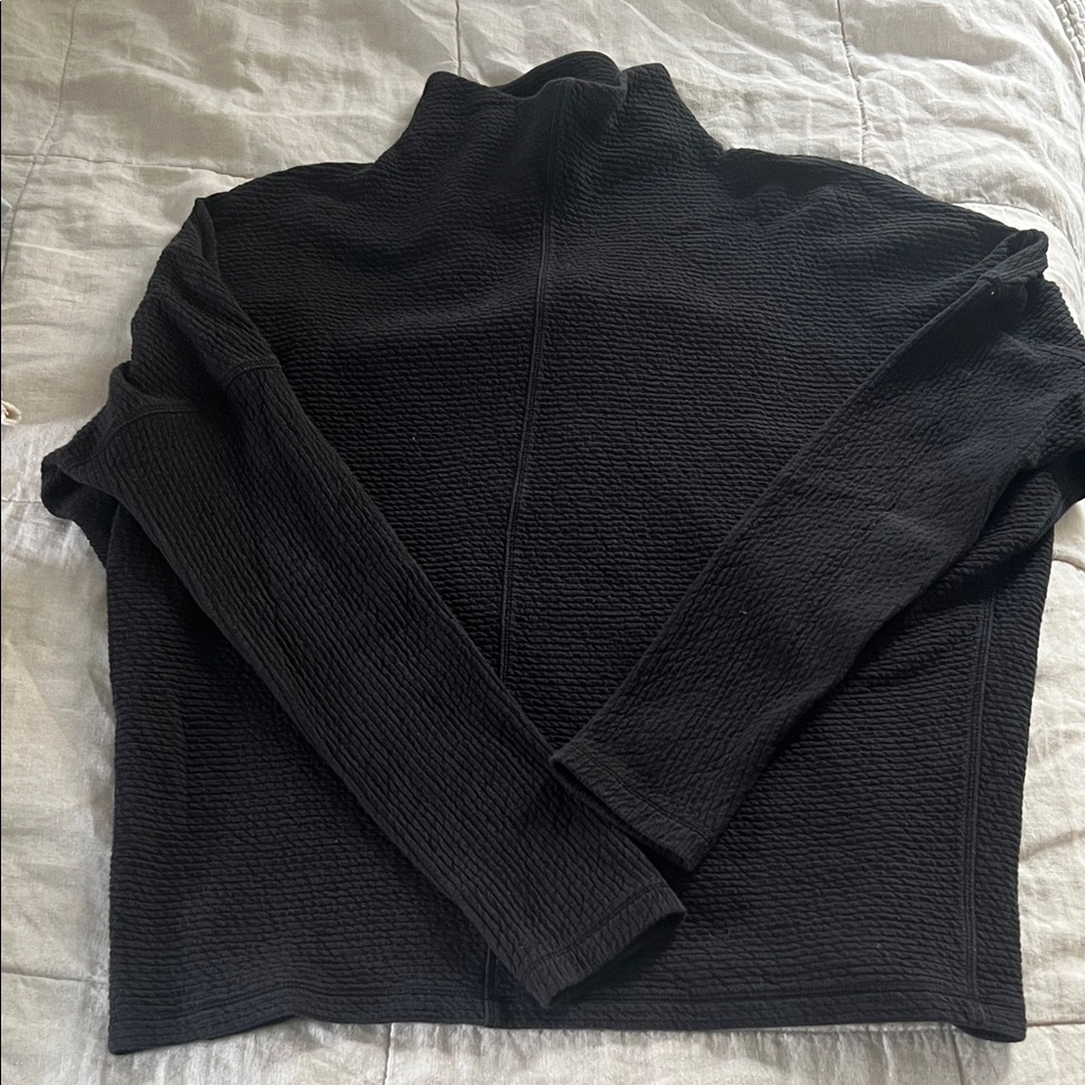 Lululemon women’s black pullover